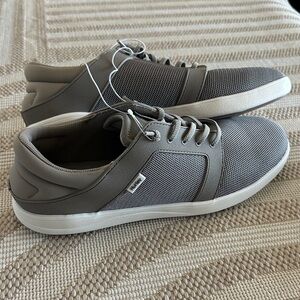 🚨CLEARANCE🚨New Mens size 13 gray Hurley shoreline sneakers